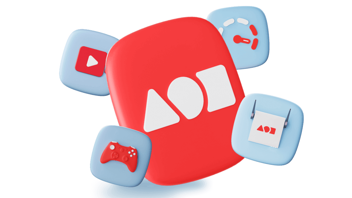 Счастливая девушка с ноутбуком